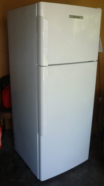 F & P ACTIVE SMART FRIDGE FREEZER Carousel 1