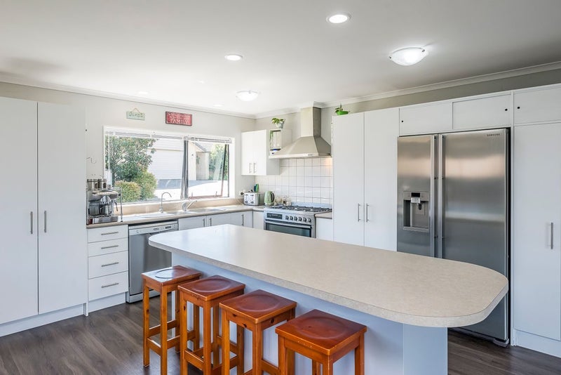 Paraparaumu, 4 bedrooms64693296529026111