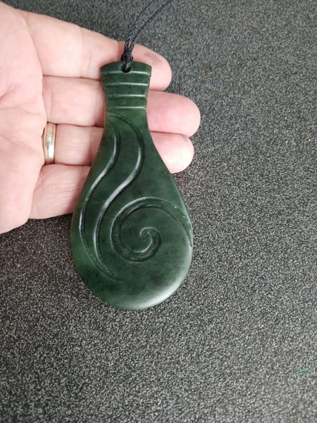 Greenstone Mere New Pounamu carving handcrafted Carousel 1