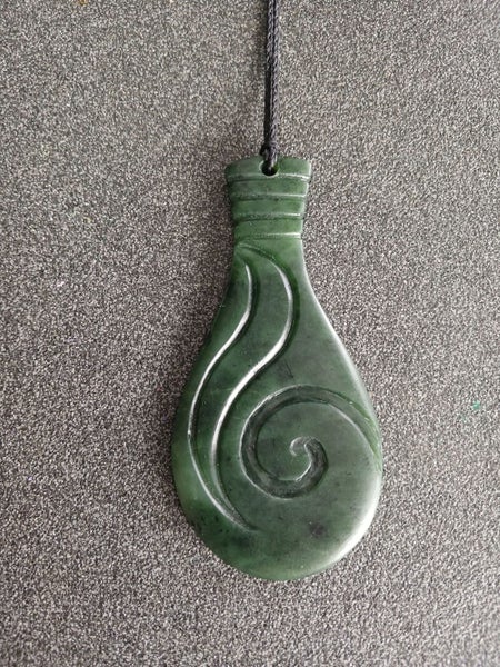 Greenstone Mere New Pounamu carving handcrafted Carousel 2