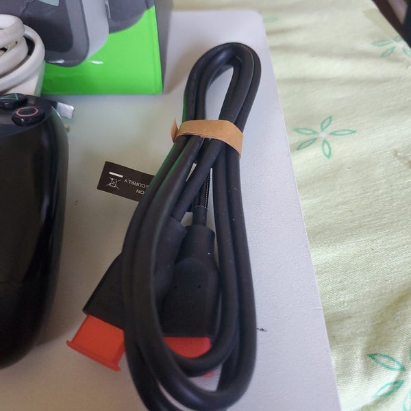 Sony PS4 SLIM WHITE INCLUDES 1 X CONTROLLER & VR GLASSES Carousel 2