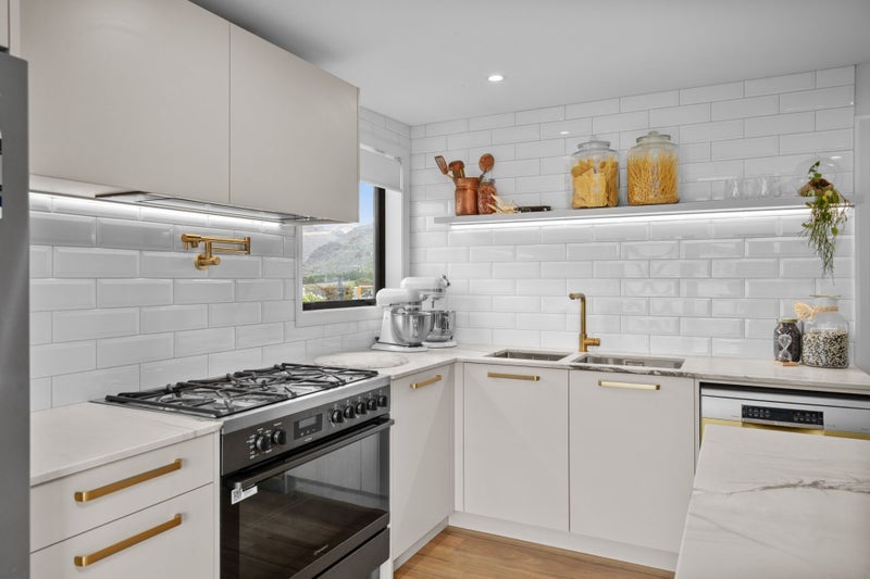 Cromwell, Studio64693892100353112