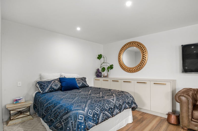 Cromwell, Studio64693892100353114