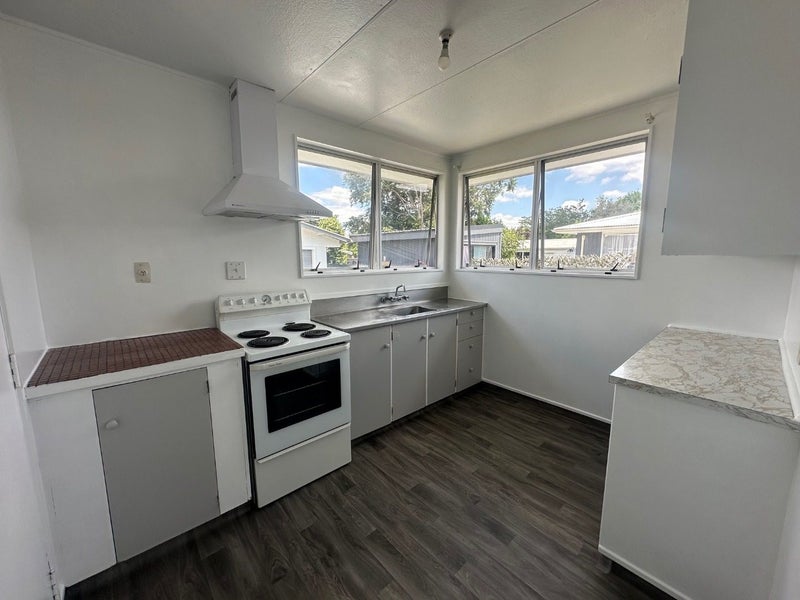 Flaxmere, 3 bedrooms64693892261762113