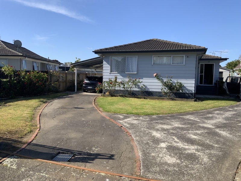 HOME WITH POTENTIAL WALK TO MANUKAU HARBOUR64694381631233114