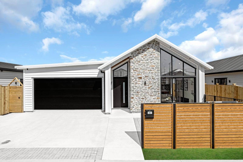 Multigenerational Living, 2 Kitchens & 2 Masters64694484568707110