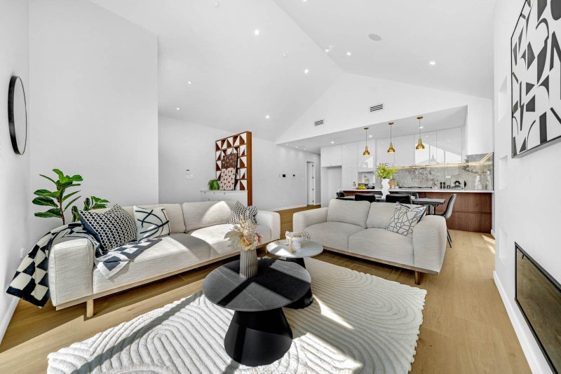 Multigenerational Living, 2 Kitchens & 2 Masters64694484568707113