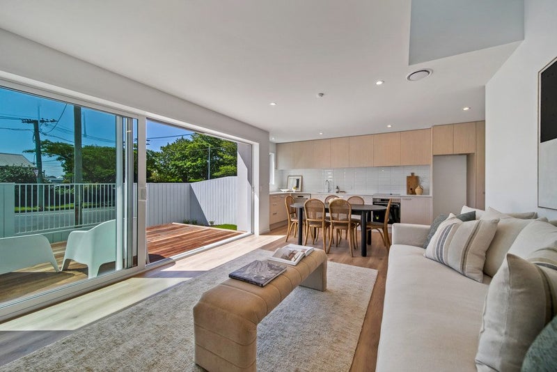 Stylish, Spacious, Ready Today64694381676162112