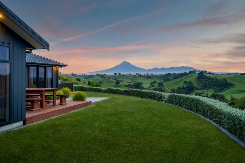 Breathtaking views, comfort, style & new shed64694381718402110