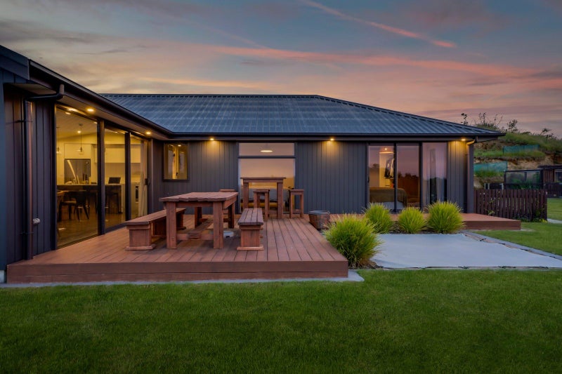 Breathtaking views, comfort, style & new shed64694381718402112