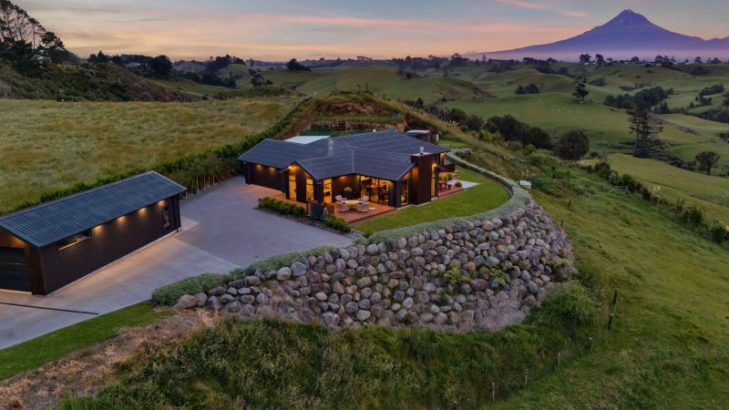 Breathtaking views, comfort, style & new shed64694381718402114