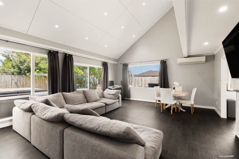 Fabulous First Home - Prime Location!64694381736578111