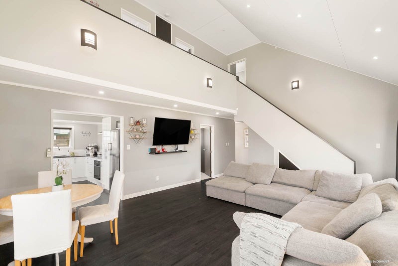 Fabulous First Home - Prime Location!64694381736578112