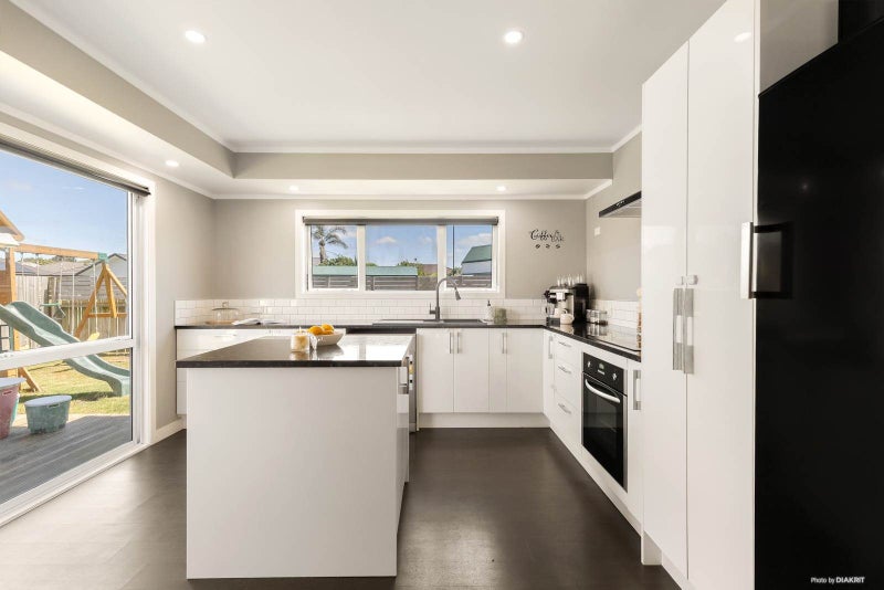 Fabulous First Home - Prime Location!64694381736578113