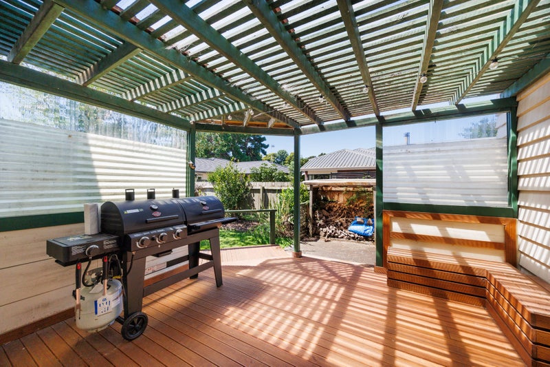 Warm & Welcoming Character64694381771137112