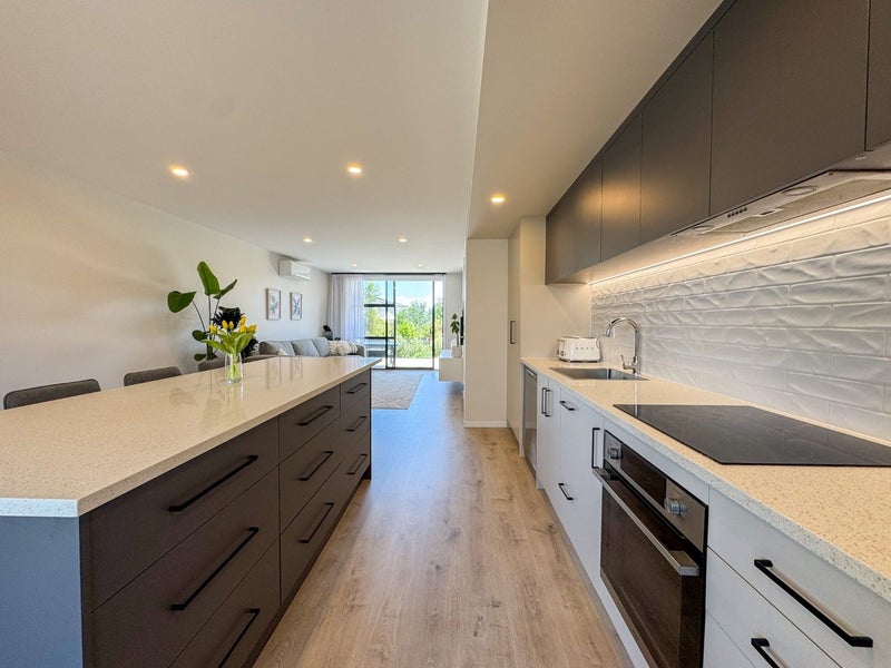 Mount Roskill, 3 bedrooms64694381754115111