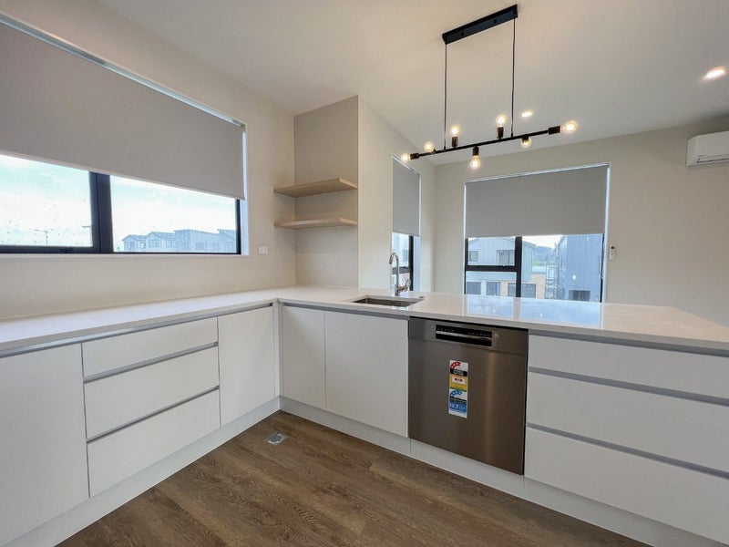 Silverdale, 3 bedrooms64694484481538111