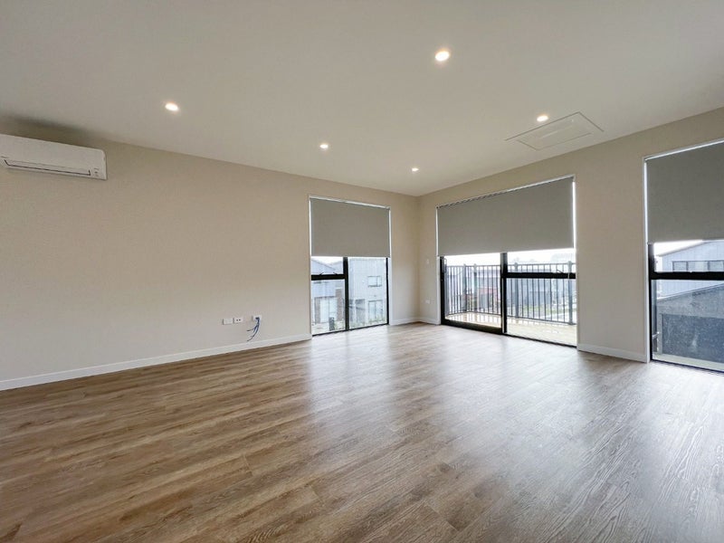 Silverdale, 3 bedrooms64694484481538113