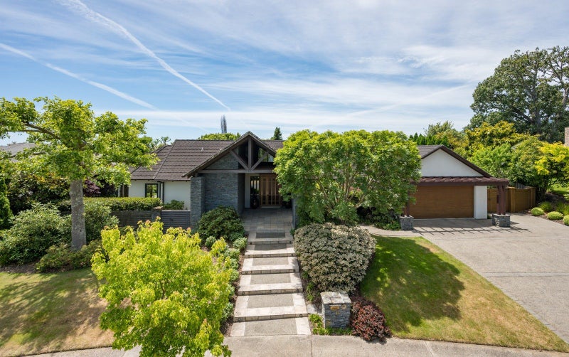 Prestige, Private and Perfectly Positioned!64694678040834110