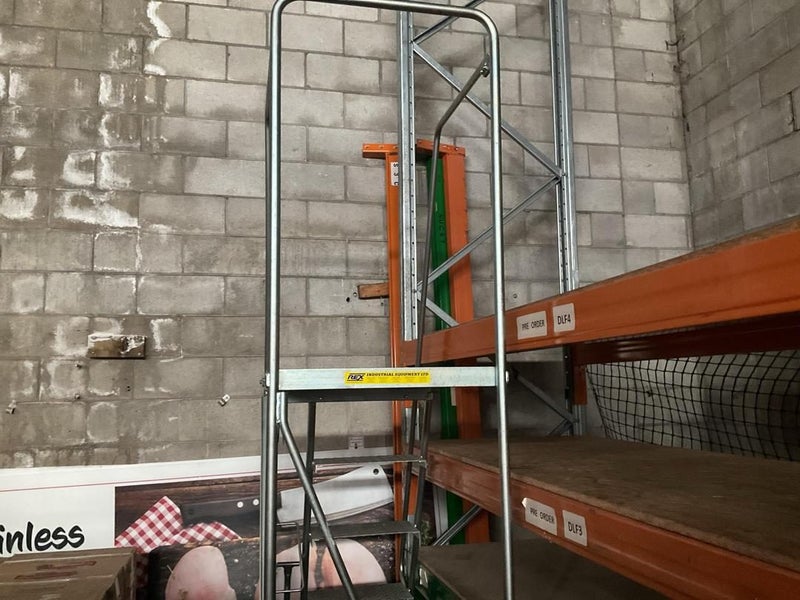 Order picker Carousel 2