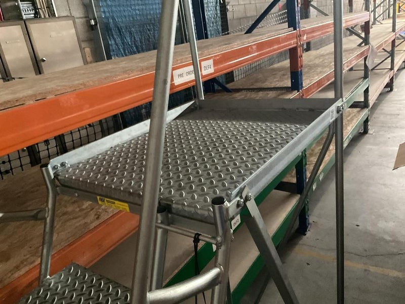 Order picker Carousel 5