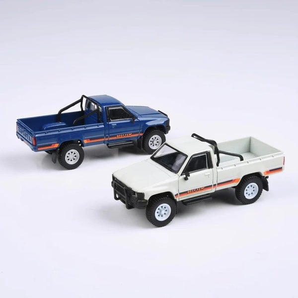 PARA64 1:64 1984 Toyota Hilux Single Cab White Carousel 3