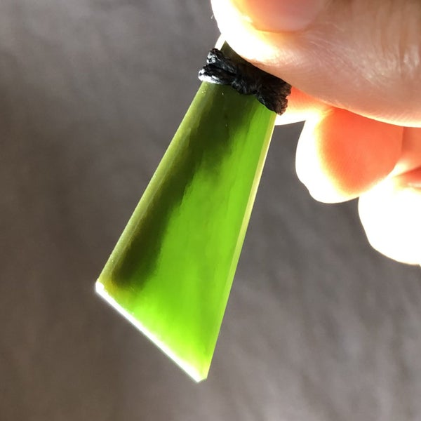CRAZY 1 DAY AUCTION!: 4.1cm NZ Greenstone Toki Pendant, $1 Reserve Carousel 2