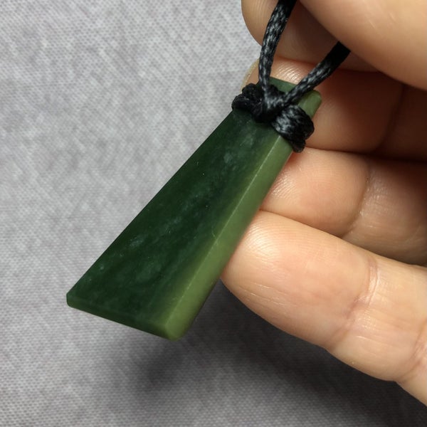 CRAZY 1 DAY AUCTION!: 4.1cm NZ Greenstone Toki Pendant, $1 Reserve Carousel 7
