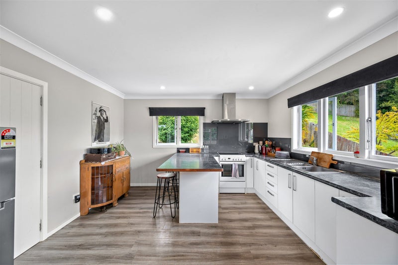 Central, Sunny, Versatile Living on Lucas Terrace64695179079298112