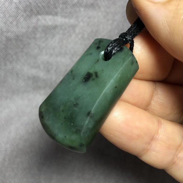 2 DAY AUCTION!: 3.4cm NZ Greenstone Toki Pendant, $1 Reserve Carousel 7