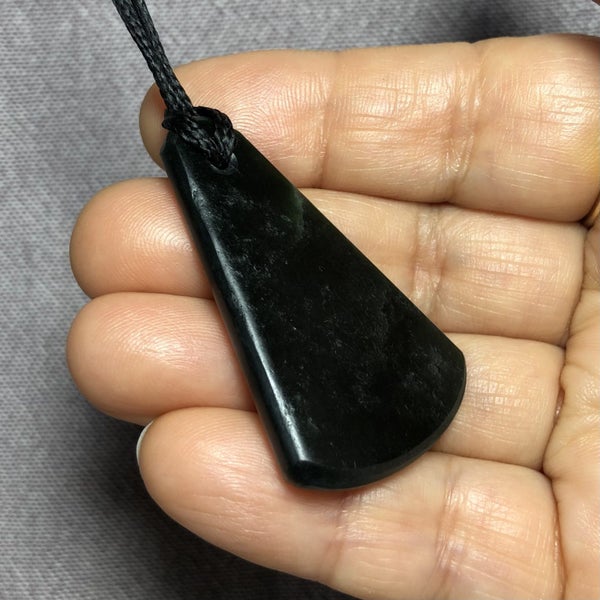 2 DAY AUCTION!: 4.3cm NZ Greenstone Semi Rustic Toki Pendant, $1 Reserve Carousel 6