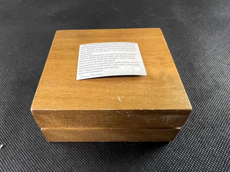 Stunning Sterling Silver & Pounamu Tiki Pendant By Deane Moreton - NEW -Lot W859 Carousel 7