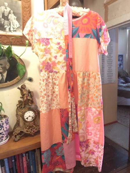 Vintage fabric, pretty cotton dress Carousel 1