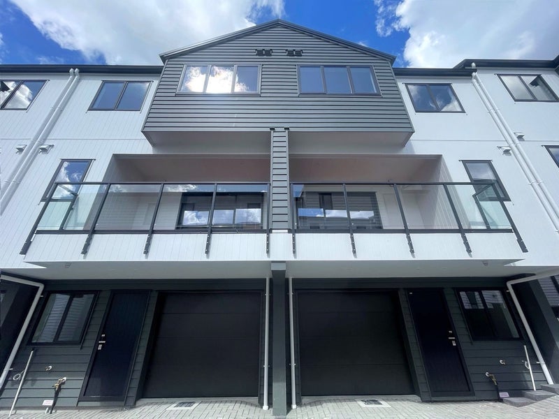 Sandringham, 3 bedrooms64696506745603110