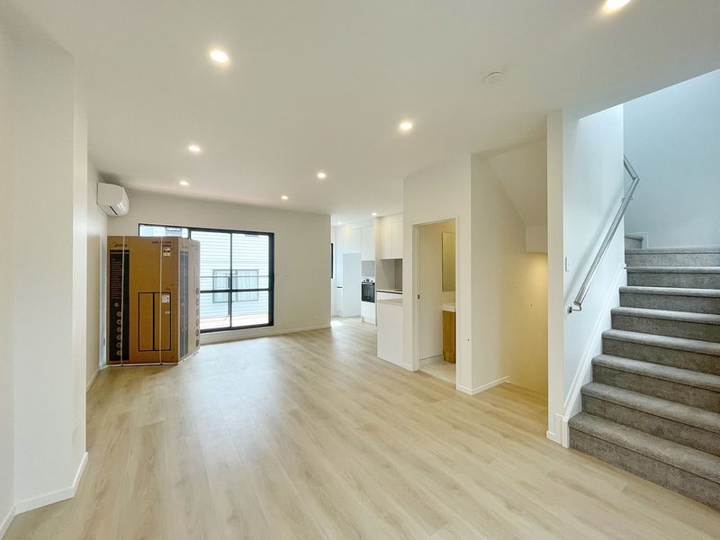 Sandringham, 3 bedrooms64696506745603111