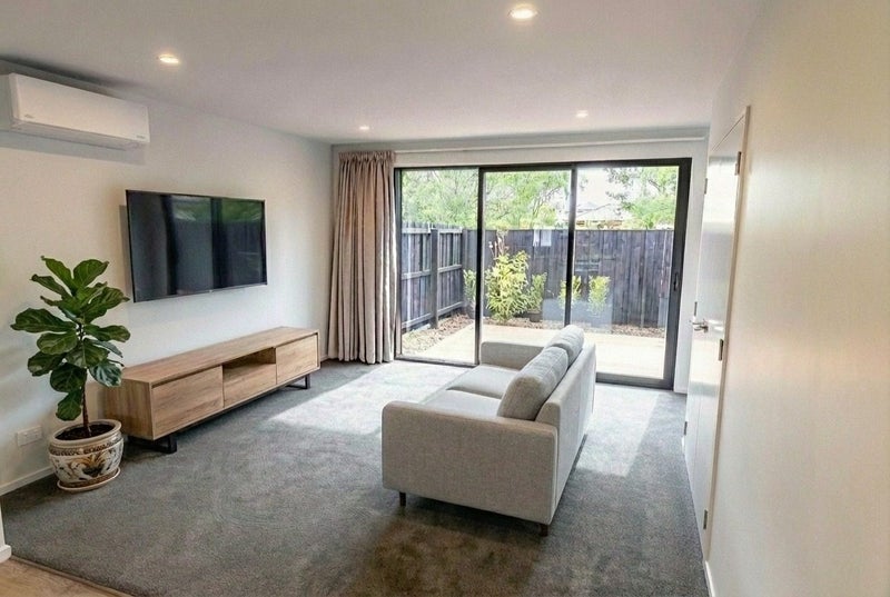 Shirley, 2 bedrooms64696797989891113