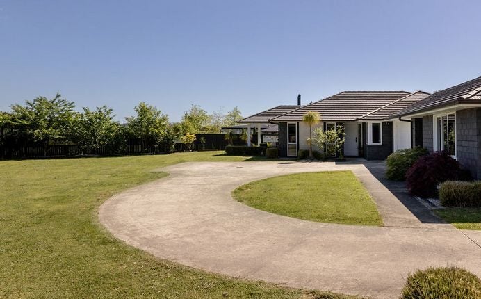 Pyes Pa, 4 bedrooms64697488539777111