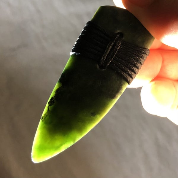 2 DAY AUCTION!: 6.4cm NZ Greenstone Shark Tooth Pendant, $1 Reserve Carousel 2