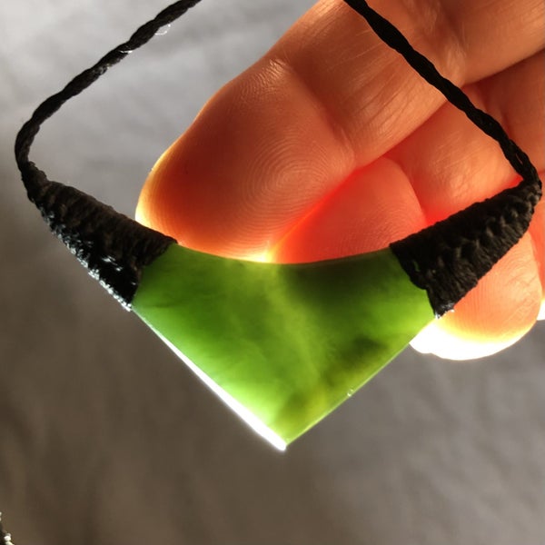 2 DAY AUCTION!: 4.8cm NZ Greenstone Breastplate Pendant, $1 Reserve Carousel 2