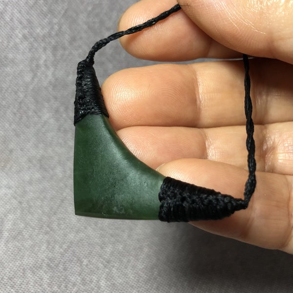 2 DAY AUCTION!: 4.8cm NZ Greenstone Breastplate Pendant, $1 Reserve Carousel 6