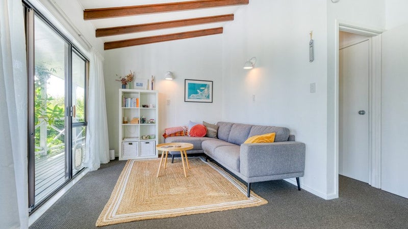 COASTAL CHARM & BREATHTAKING VIEWS64701994838019113