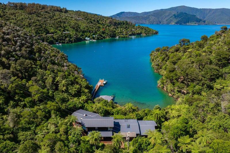 A once-in-a-generation waterfront sanctuary64702506987138112