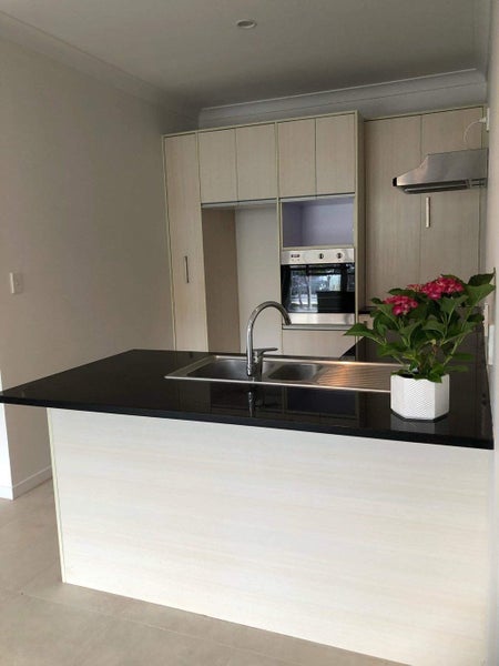 Flat Bush, 4 bedrooms64702507150721111