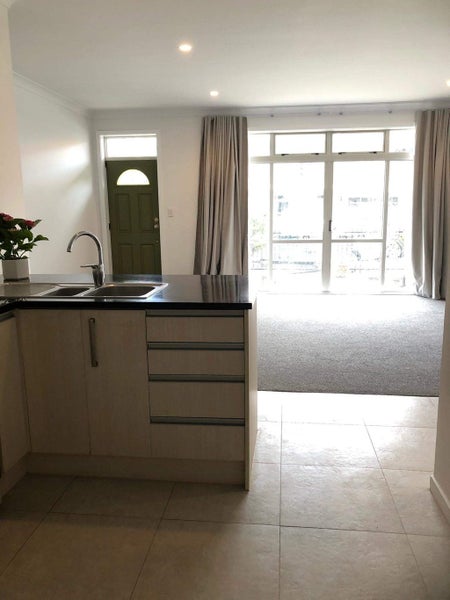 Flat Bush, 4 bedrooms64702507150721114