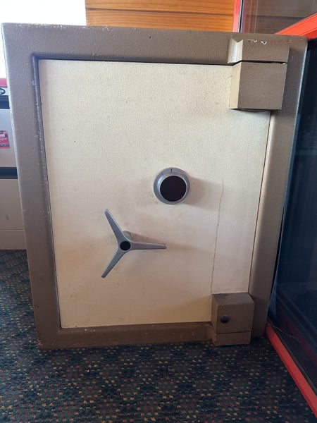 LARGE CHUBB OFFICE SAFE64867211708802114