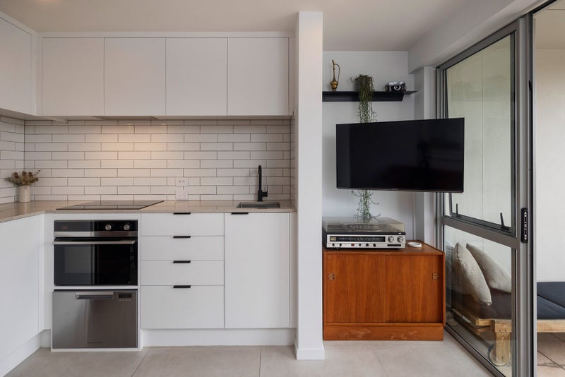 Top Floor with 2 Side by Side Garaging64702796162178113