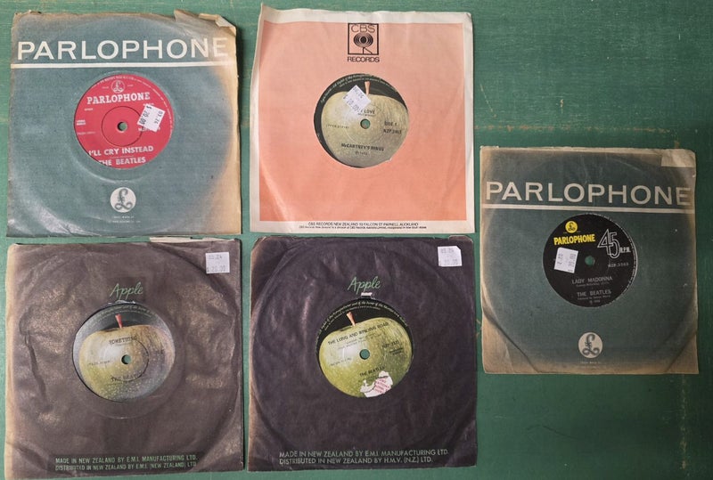 $20 each The Beatles and related lot3 Carousel 6