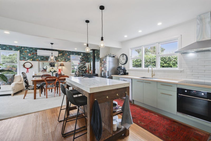 Pop this Christmas Cracker early!64702997258242113