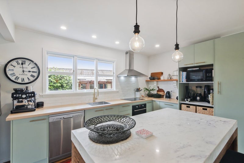 Pop this Christmas Cracker early!64702997258242114