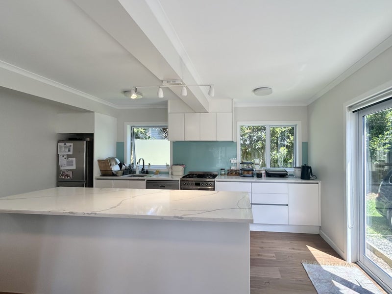 Beach Haven, 2 bedrooms64703097823618111